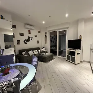 casa-di-amos-con-parcheggio-privato.hotelitalianriviera.com/